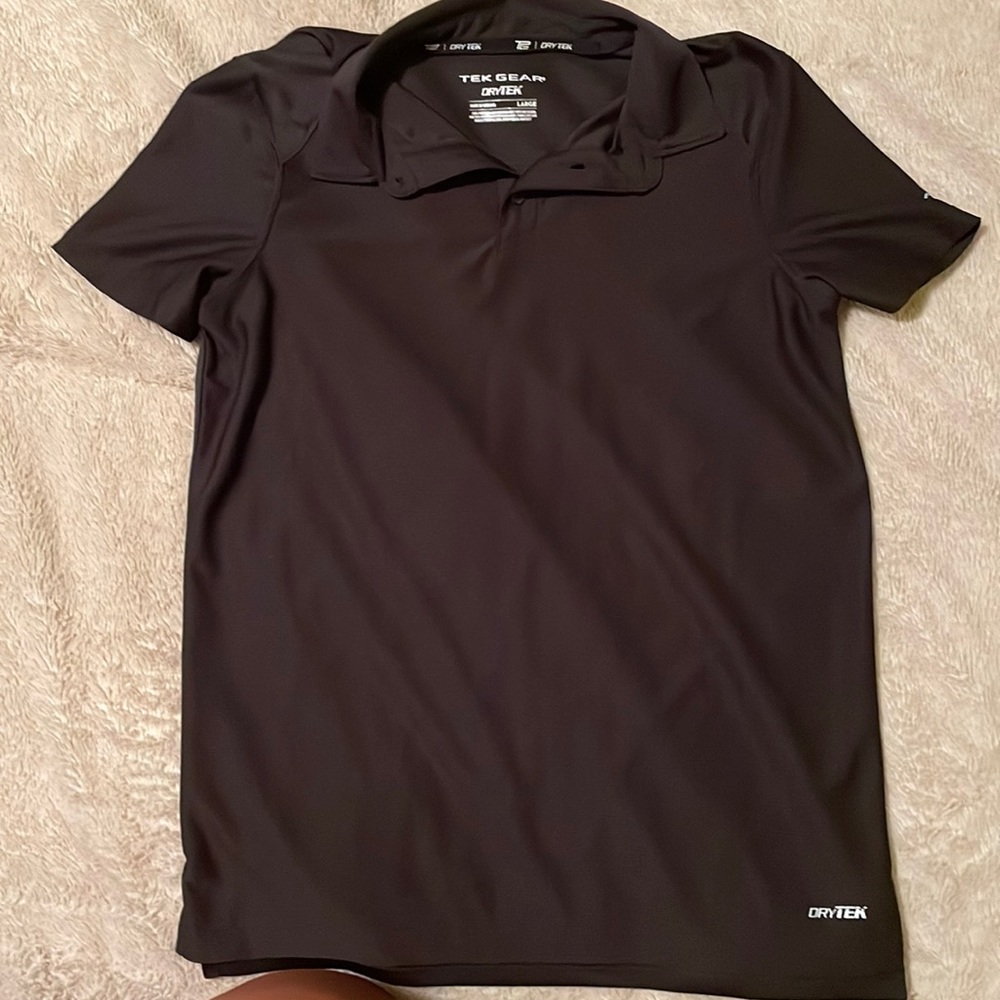 Tek Gear unisex short sleeve shirt.